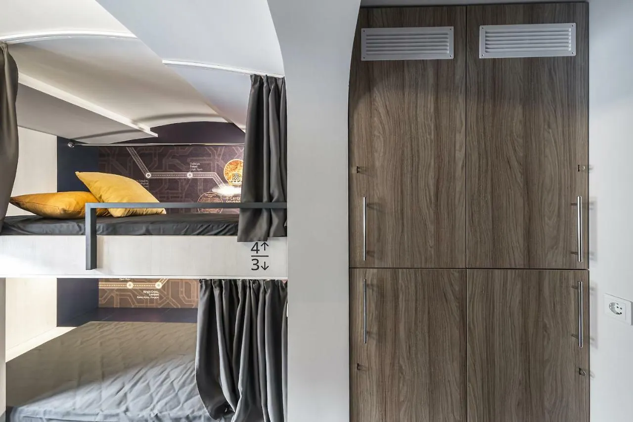 كييف Metro Hostel