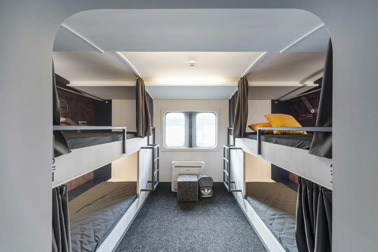 كييف Metro Hostel