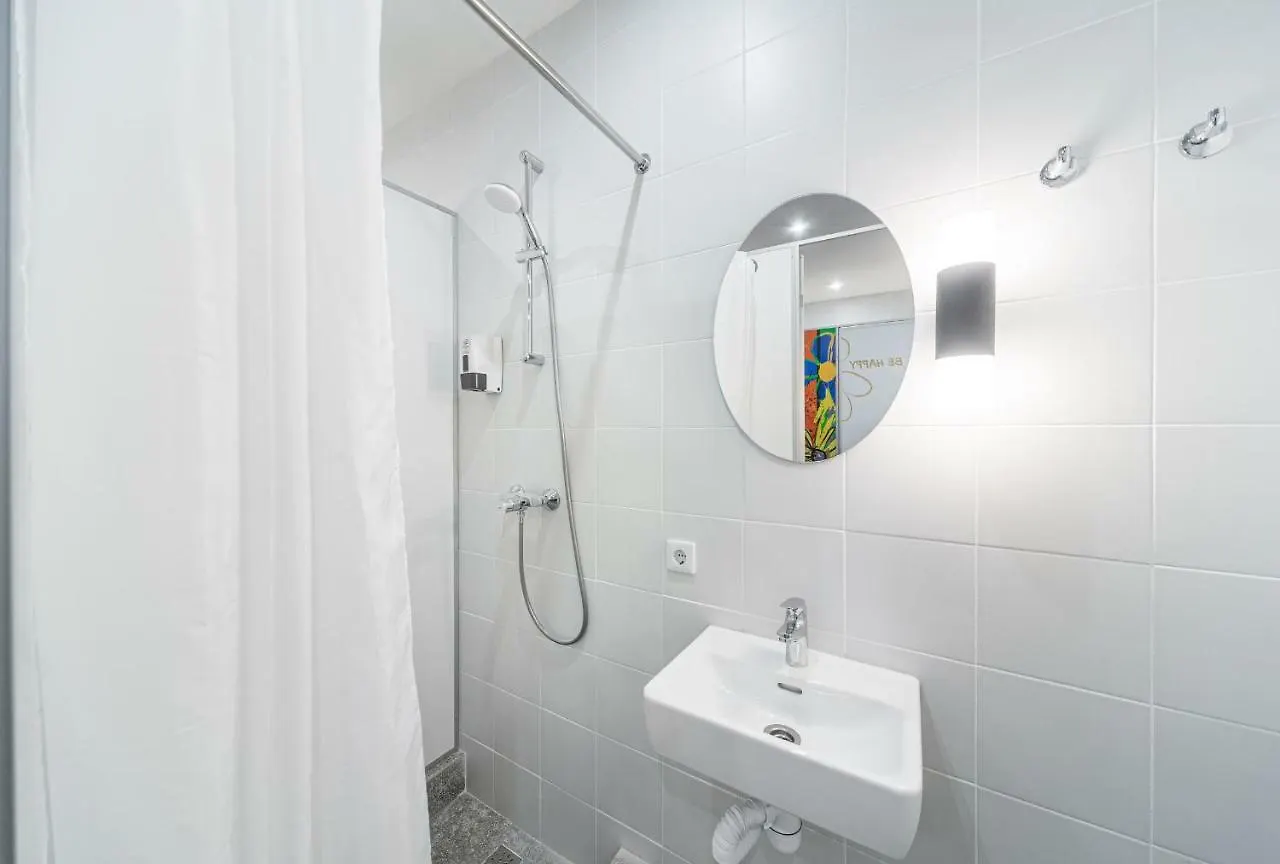 كييف Metro Hostel