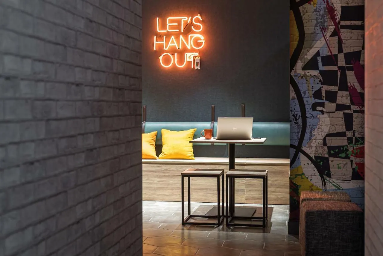 كييف Metro Hostel