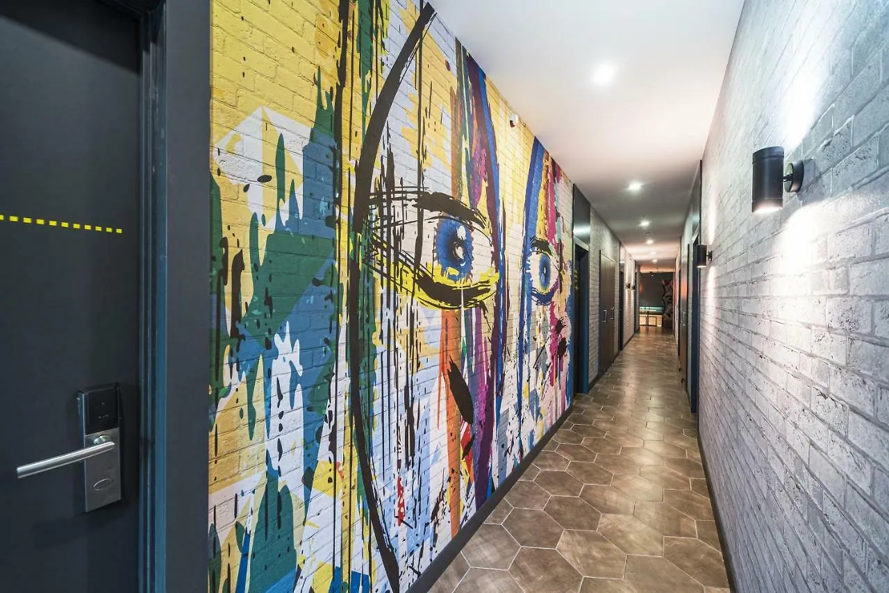 كييف Metro Hostel